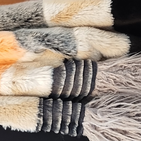 On the Road Tokyo faux fur open front jacket size M/L - Picture 3 of 5